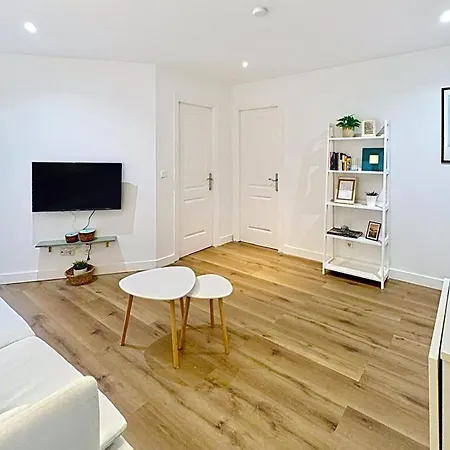 Bajo Reformado Con Terraza En Apartment