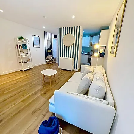 Bajo Reformado Con Terraza En *